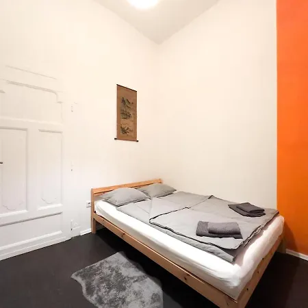 Vintage Pest - Center